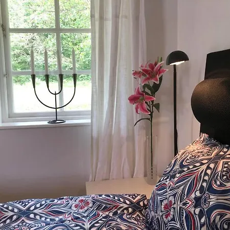 Lilla Huset Med Stor Traedgardstomt Naera Golf Och Hav Villa Trosa Exterior photo
