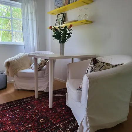 Lilla Huset Med Stor Traedgardstomt Naera Golf Och Hav Villa Trosa Exterior photo