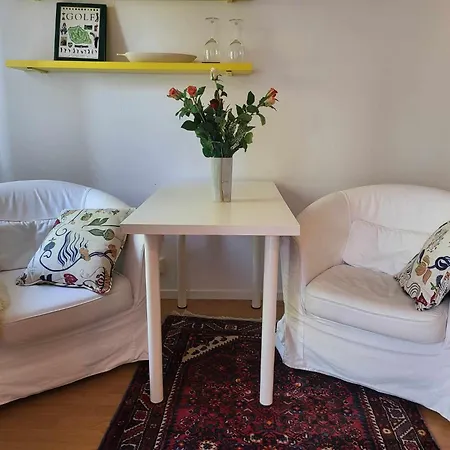 Lilla Huset Med Stor Traedgardstomt Naera Golf Och Hav Villa Trosa Exterior photo