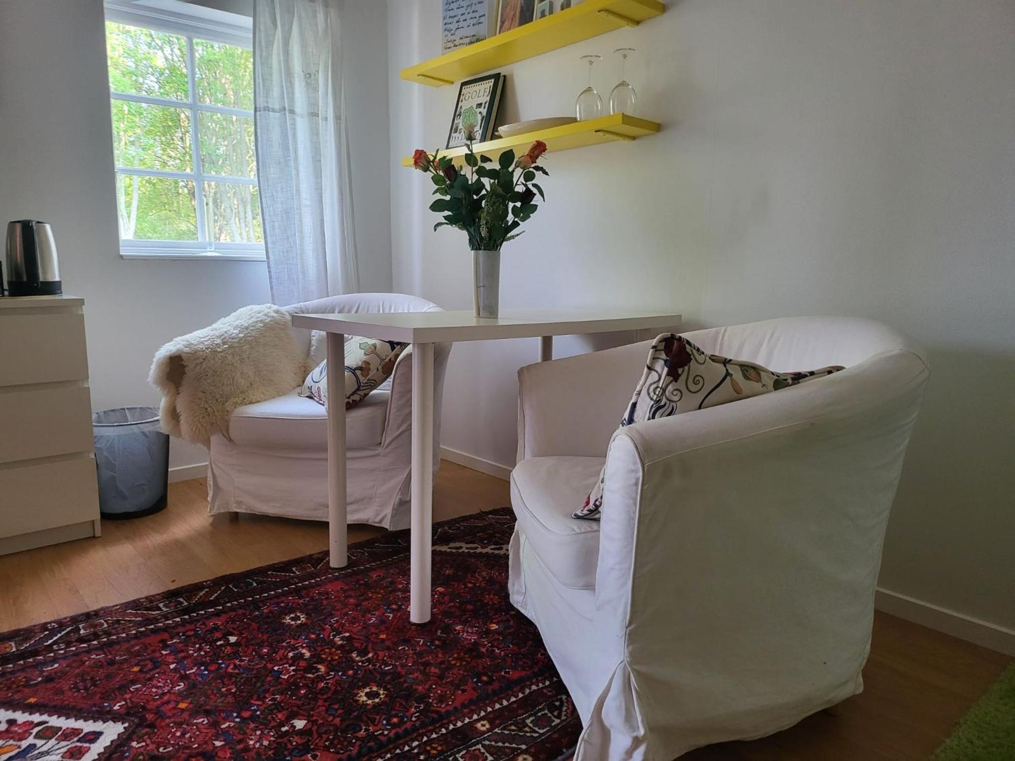 Lilla Huset Med Stor Traedgardstomt Naera Golf Och Hav Trosa