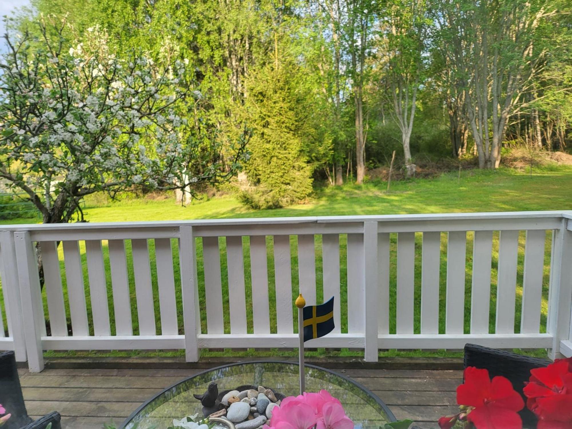 Lilla Huset Med Stor Traedgardstomt Naera Golf Och Hav Trosa