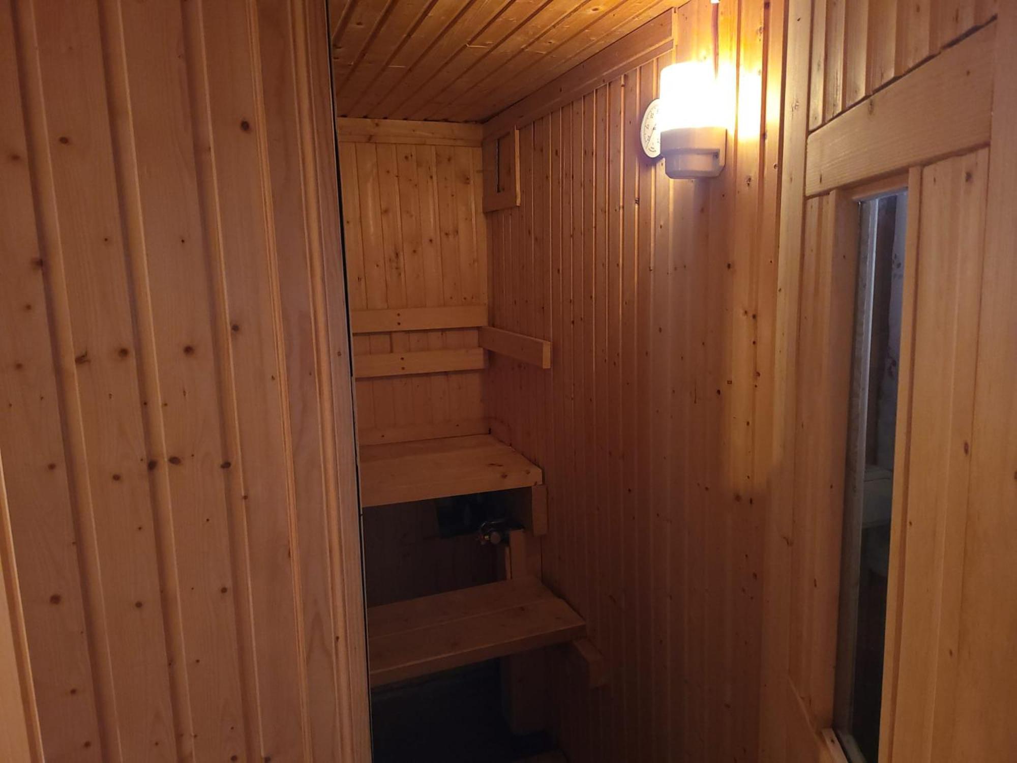 Lilla Huset Med Stor Traedgardstomt Naera Golf Och Hav Trosa