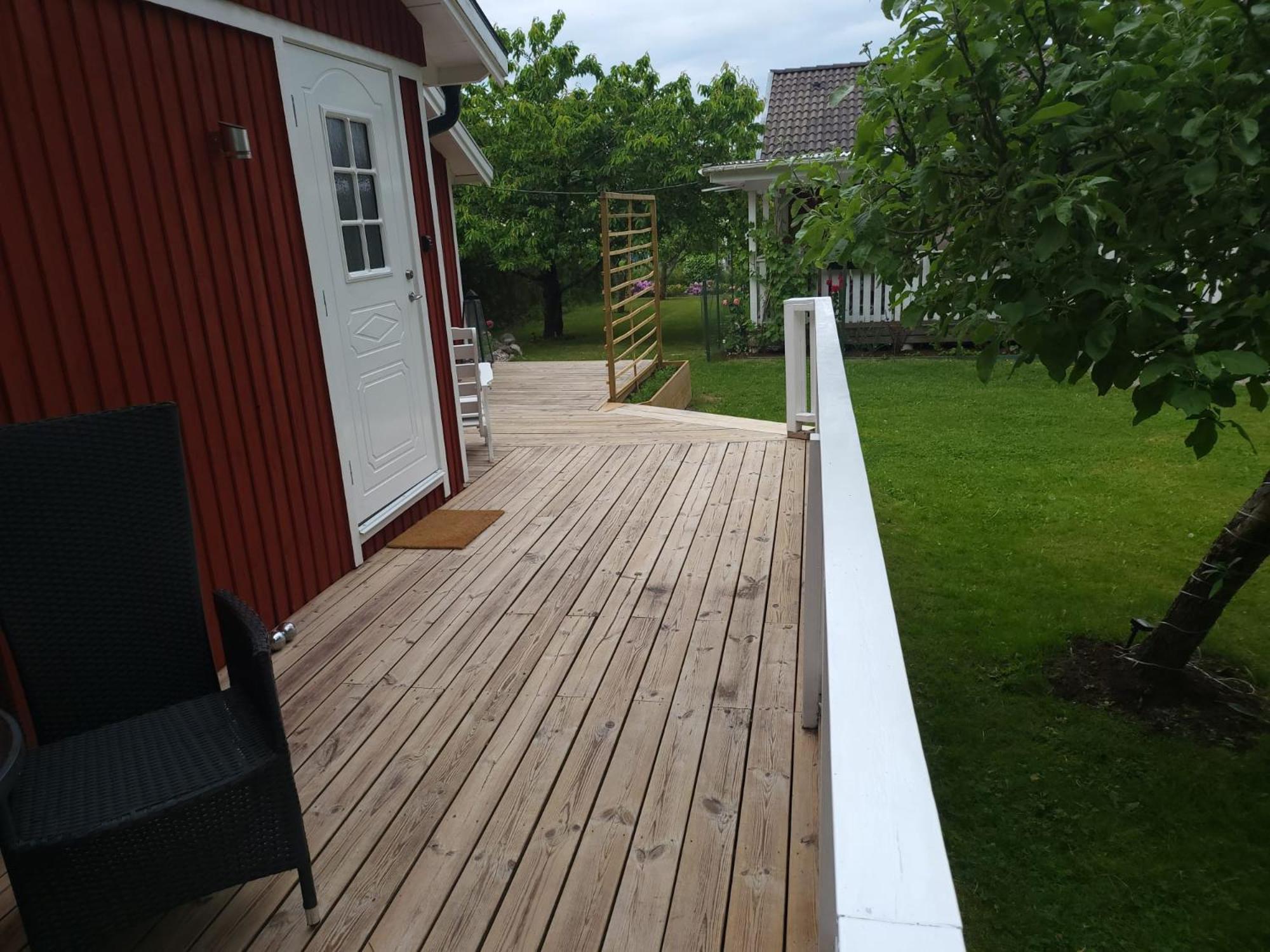 Lilla Huset Med Stor Traedgardstomt Naera Golf Och Hav